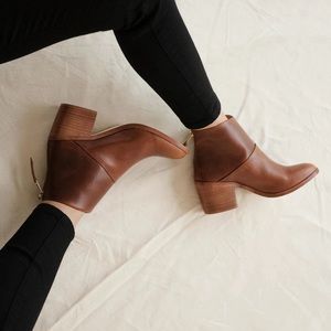 Gorgeous Nisolo Dari boots in brown